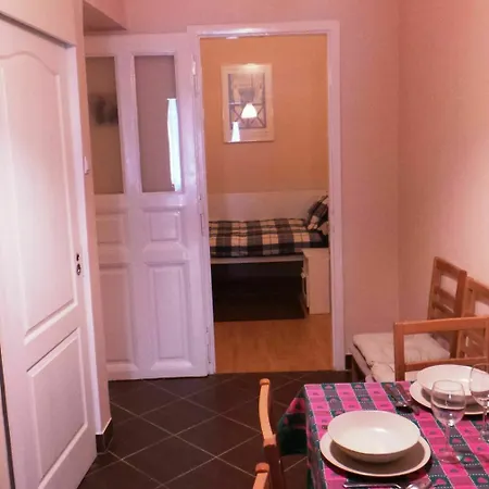 New Astoria Apartment *